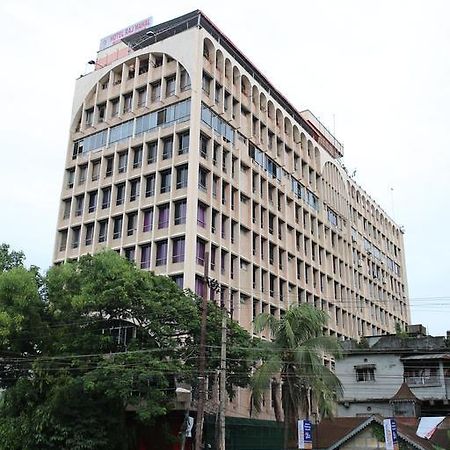 Hotel Rajmahal Guwahati Exteriör bild