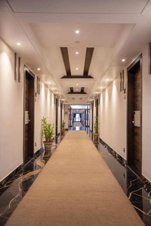 Hotel Rajmahal Guwahati Exteriör bild