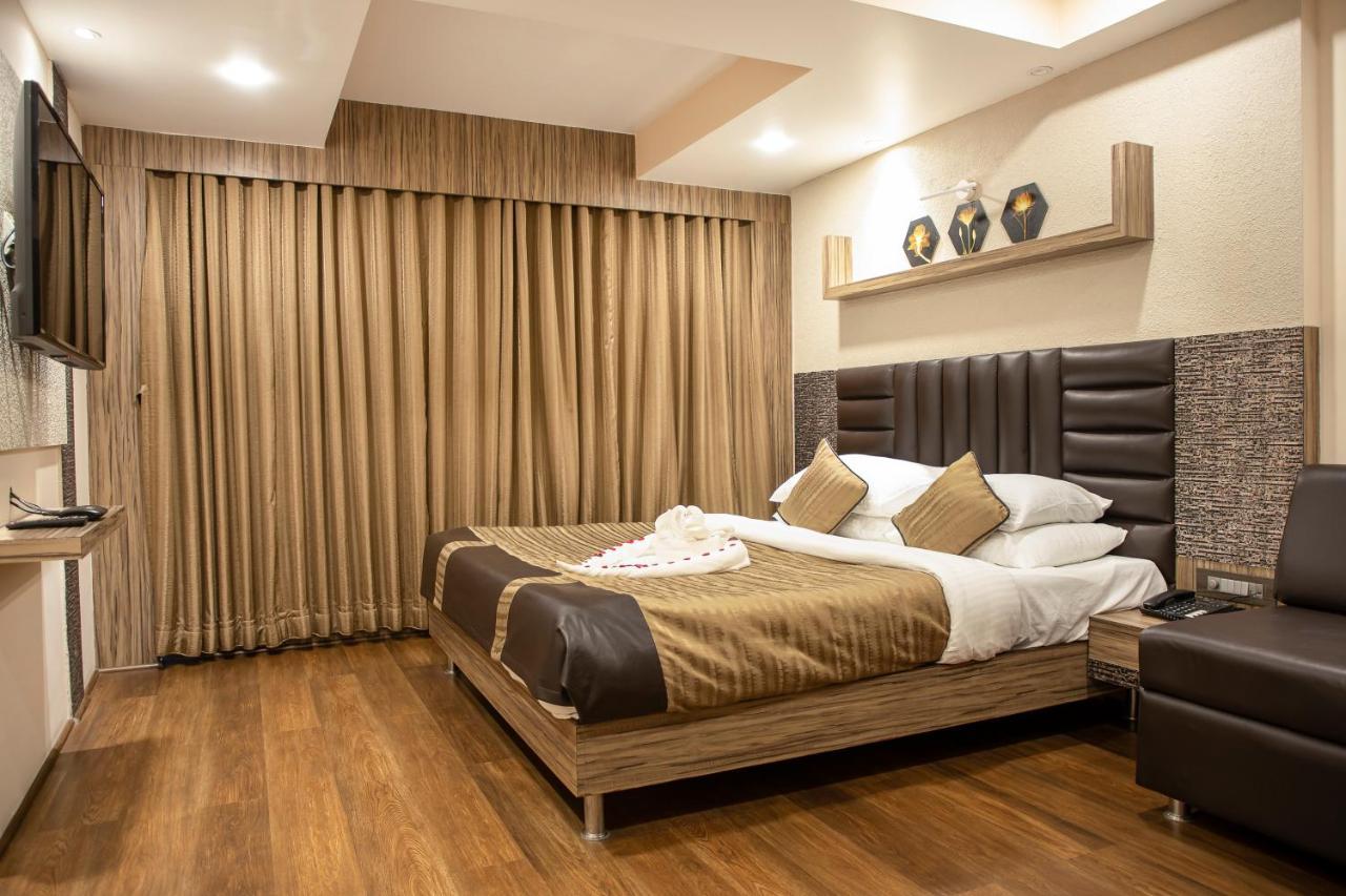 Hotel Rajmahal Guwahati Exteriör bild