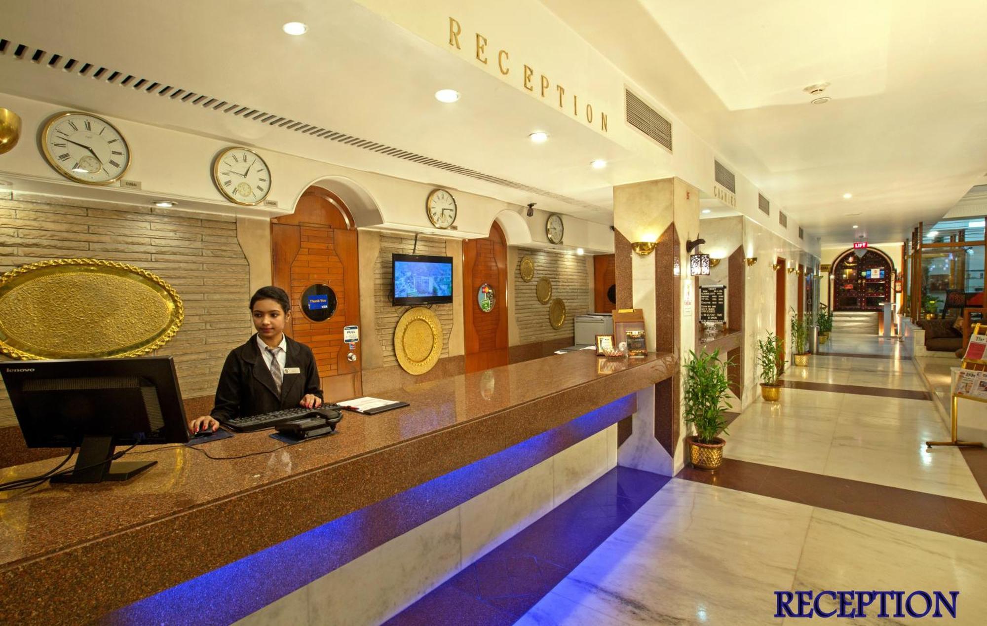 Hotel Rajmahal Guwahati Exteriör bild
