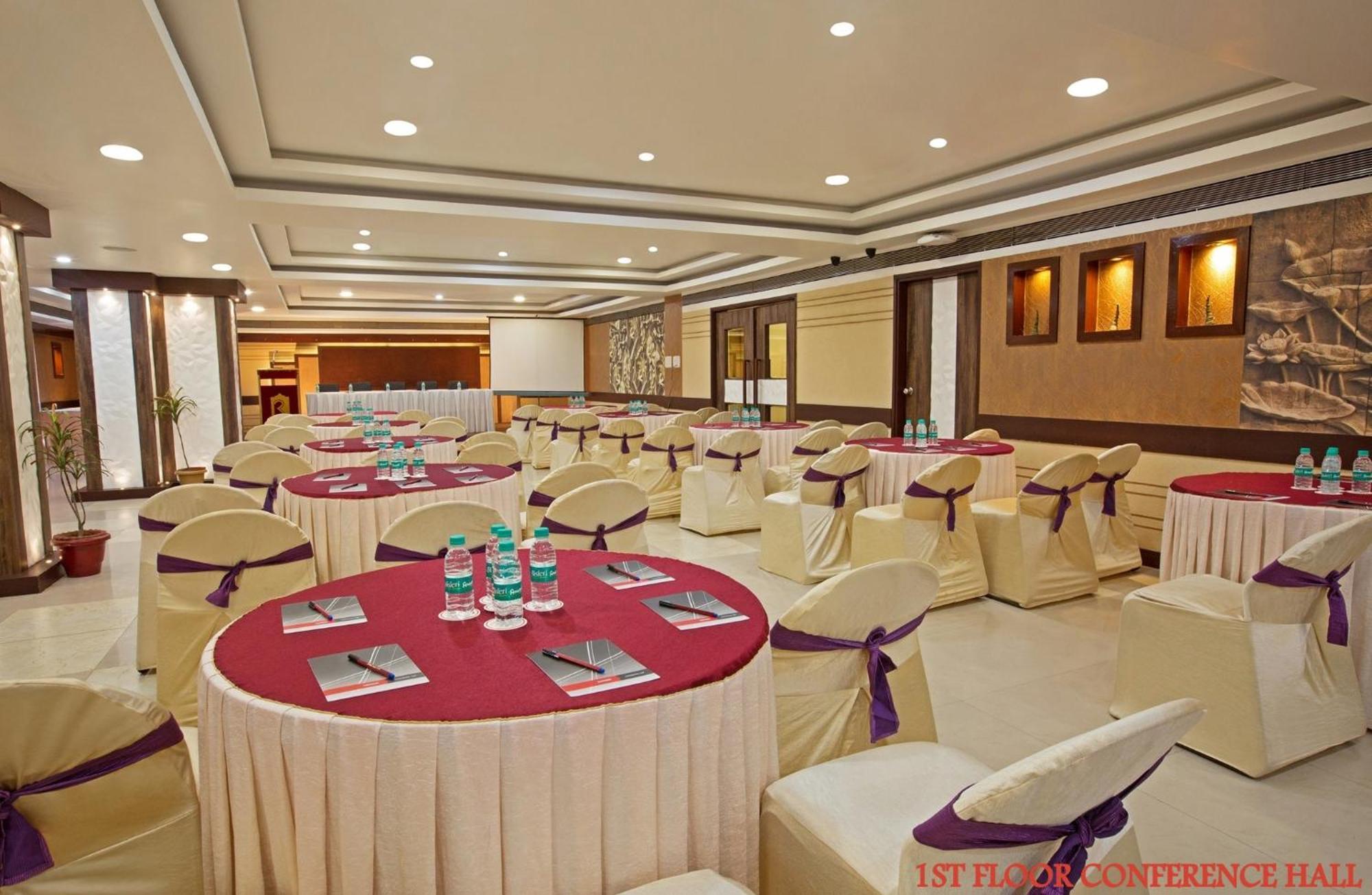 Hotel Rajmahal Guwahati Exteriör bild