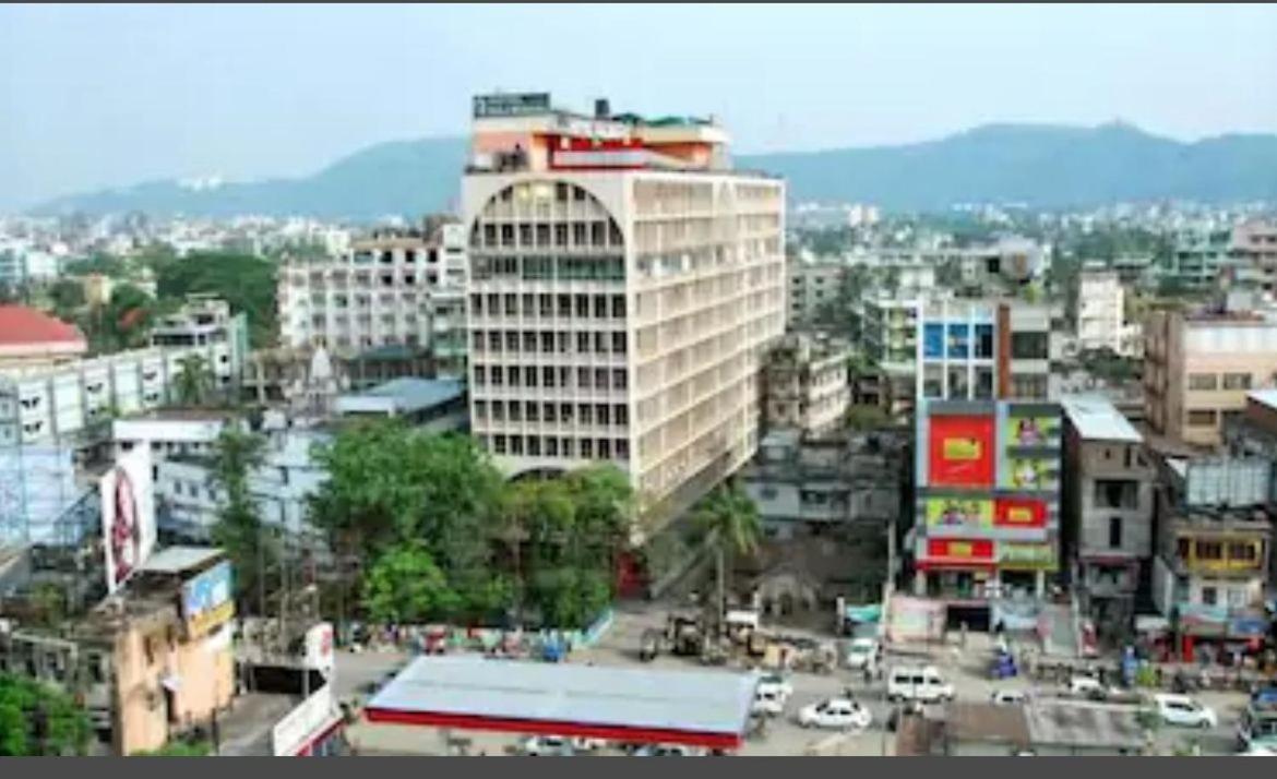 Hotel Rajmahal Guwahati Exteriör bild